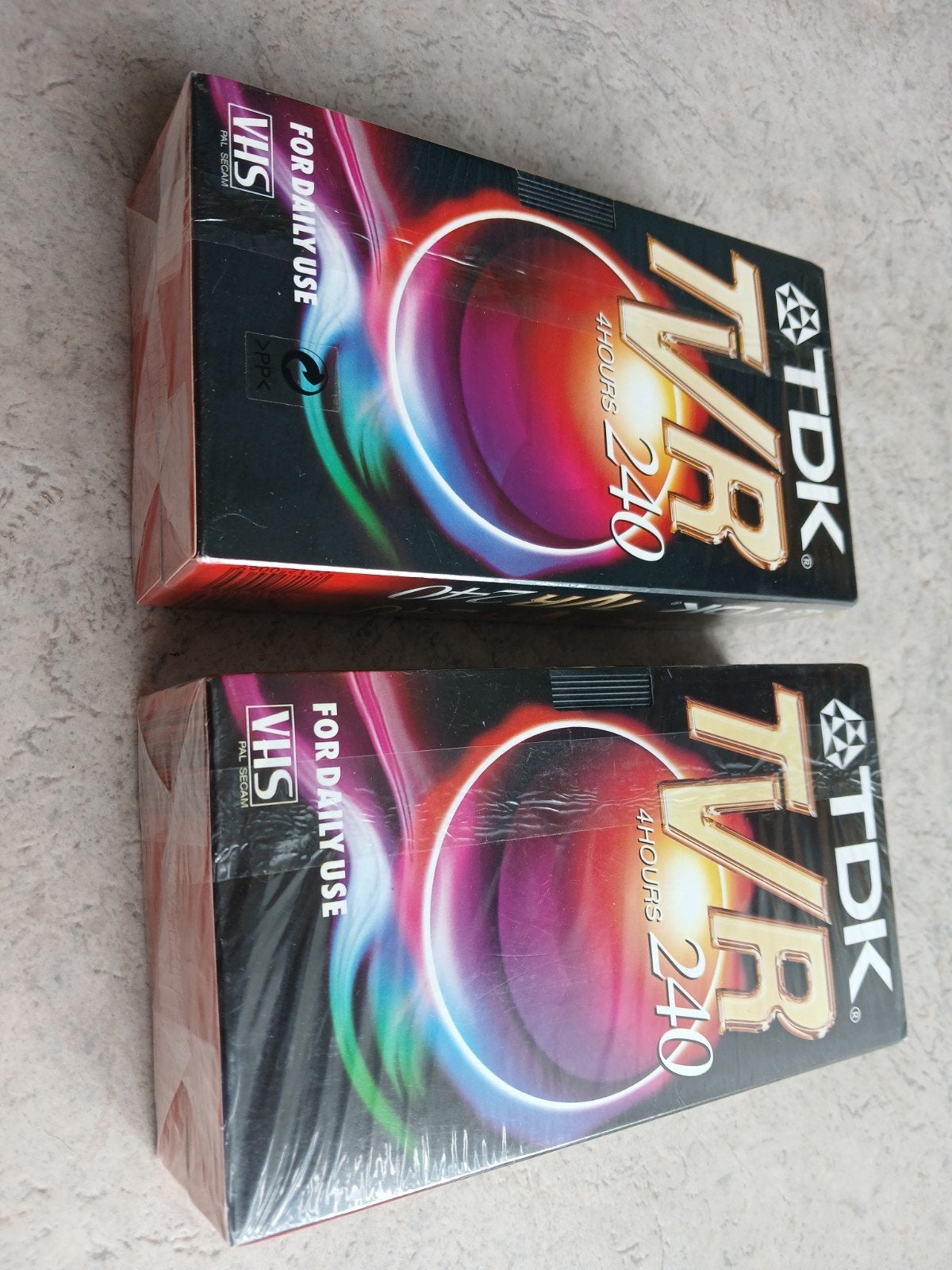 Nieuwe TDK TVR 240 VHS videobanden - 2 stuks gesealed, Ophalen of Verzenden, Nieuw in verpakking, VHS