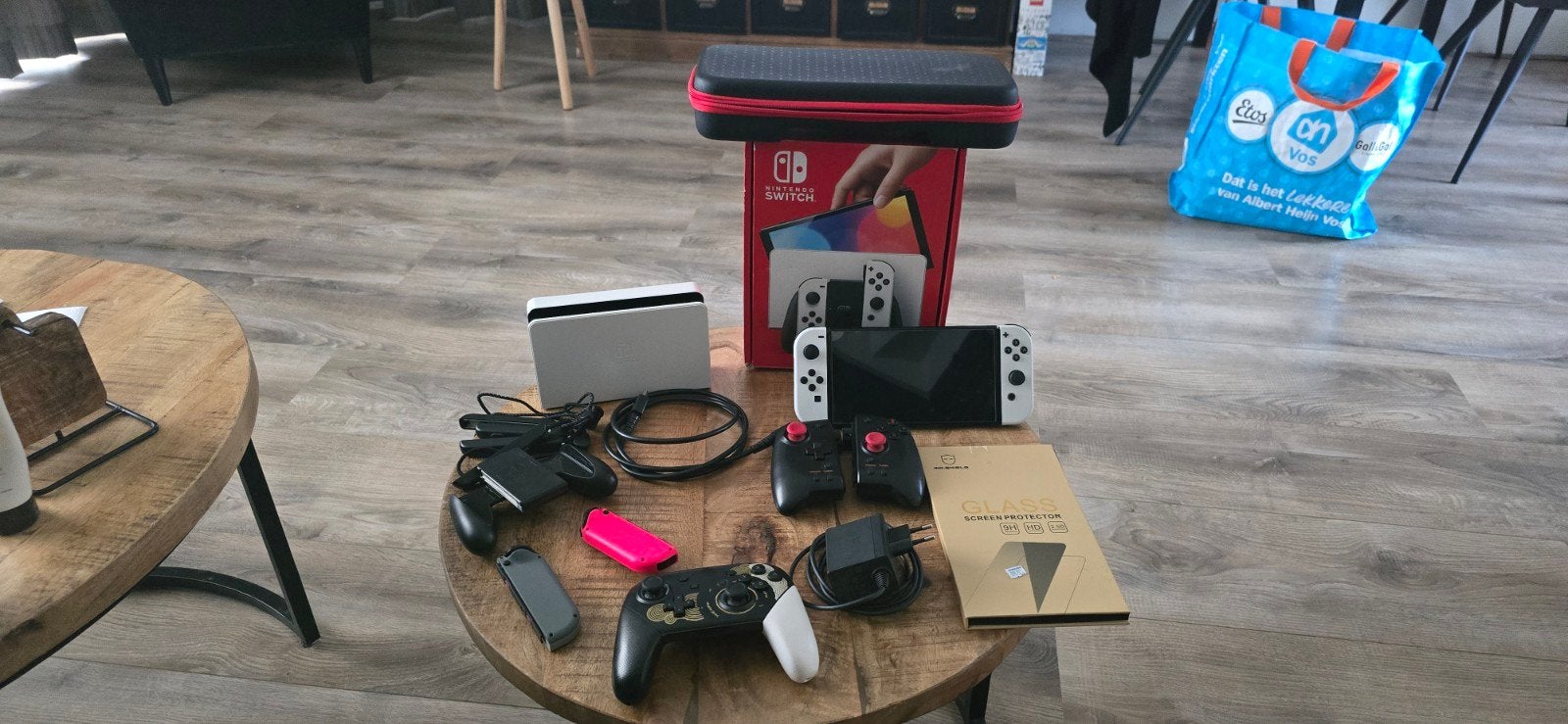 Nintendo Switch OLED met extra controllers en 512GB SD kaart, Switch OLED, Ophalen of Verzenden, Zo goed als nieuw, Met 3 controllers of meer