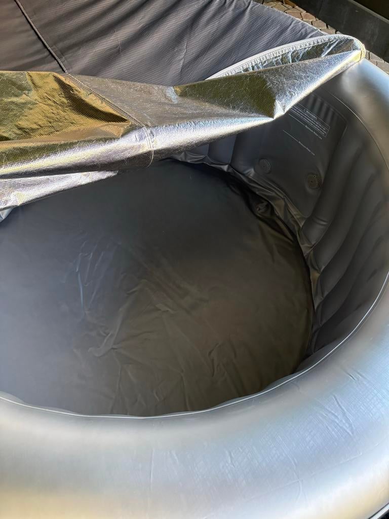 M Spa Jacuzzi met krachtige jets voor optimale ontspanning, Ophalen of Verzenden, Gebruikt, Afdekzeil, Opblaasbaar