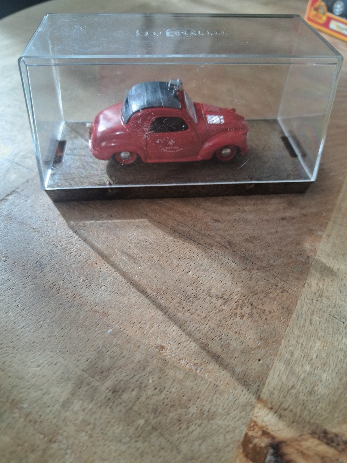 brumm model fiat 500 c  topolino "brandweer" in vitrine, Hobby en Vrije tijd, Overige merken, Auto, Italy, Ophalen of Verzenden