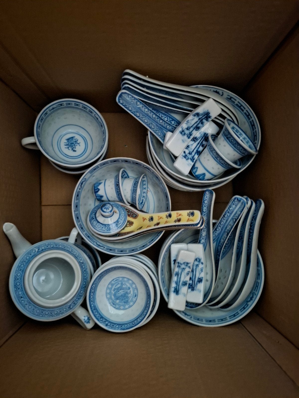 rijstkorrel servies en ander gekleurd chinees servies, Ophalen