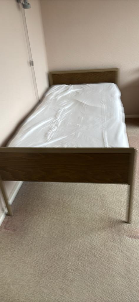 Bureau, auping bed, rotan stoel, slaapbank, wasmachine, Ophalen