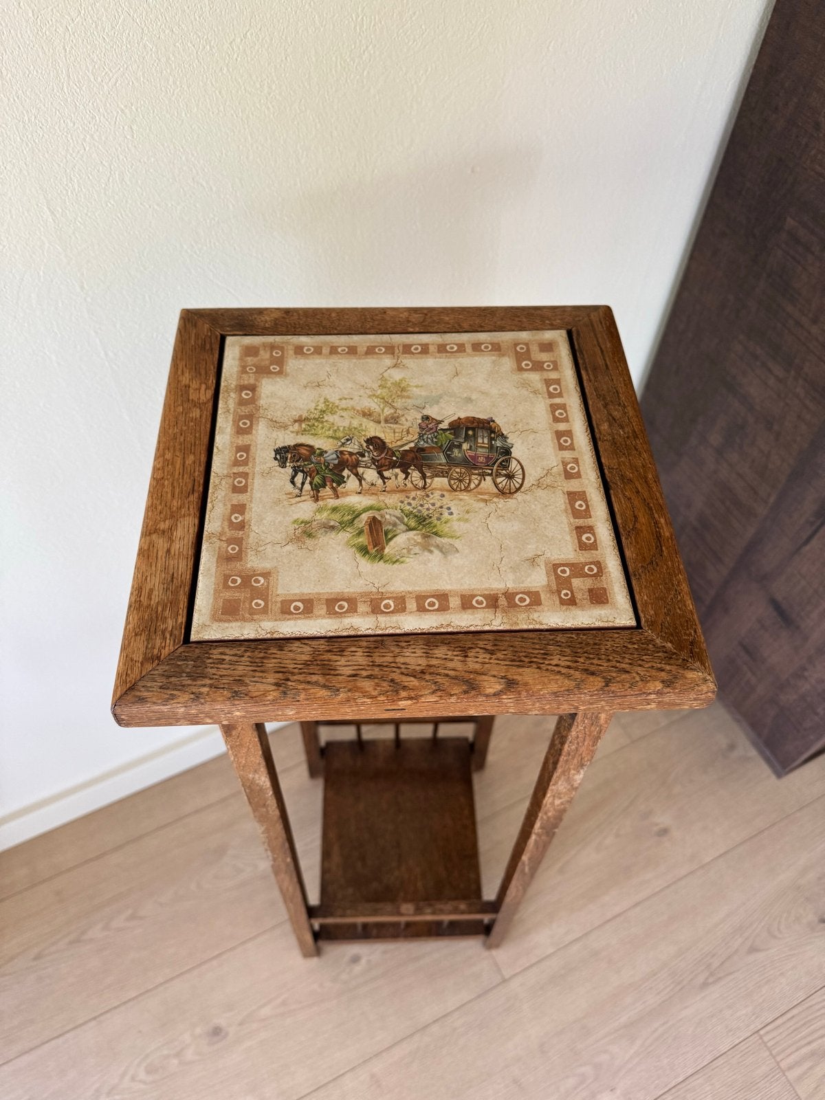 Mooie antieke houten plantentafel met tegelblad, jaren ‘70, Ophalen