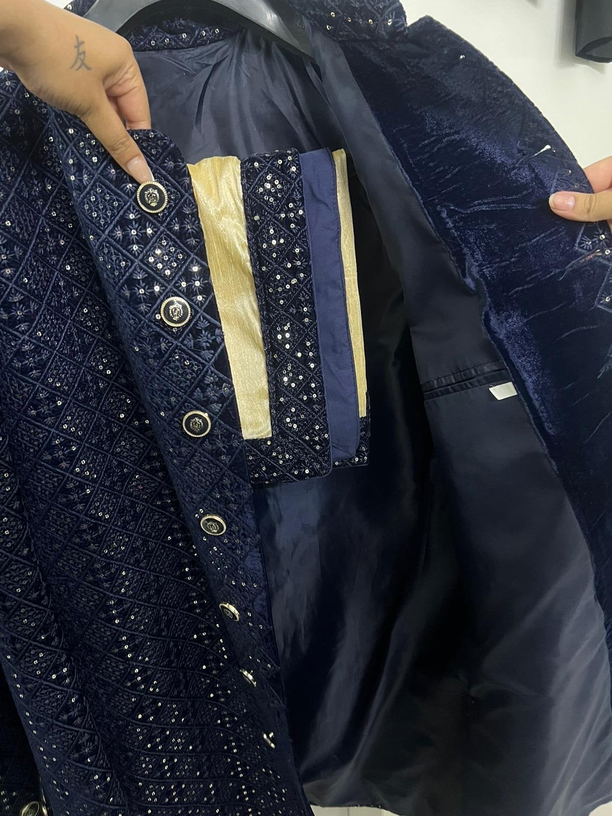 Prachtige Blauwe Sherwani met Gouden Details, Kleding | Heren, Kostuums en Colberts, Ophalen of Verzenden, Zo goed als nieuw, Maat 52/54 (L)