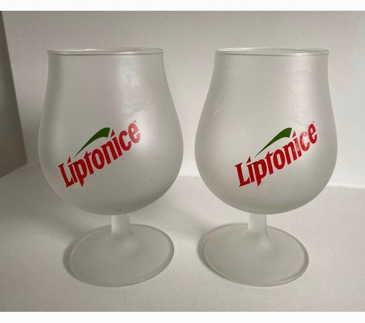 2 Lipton Liptonice glazen op voet. Hoogte 13,5 cm., Verzamelen, Ophalen of Verzenden, Zo goed als nieuw, Frisdrankglas