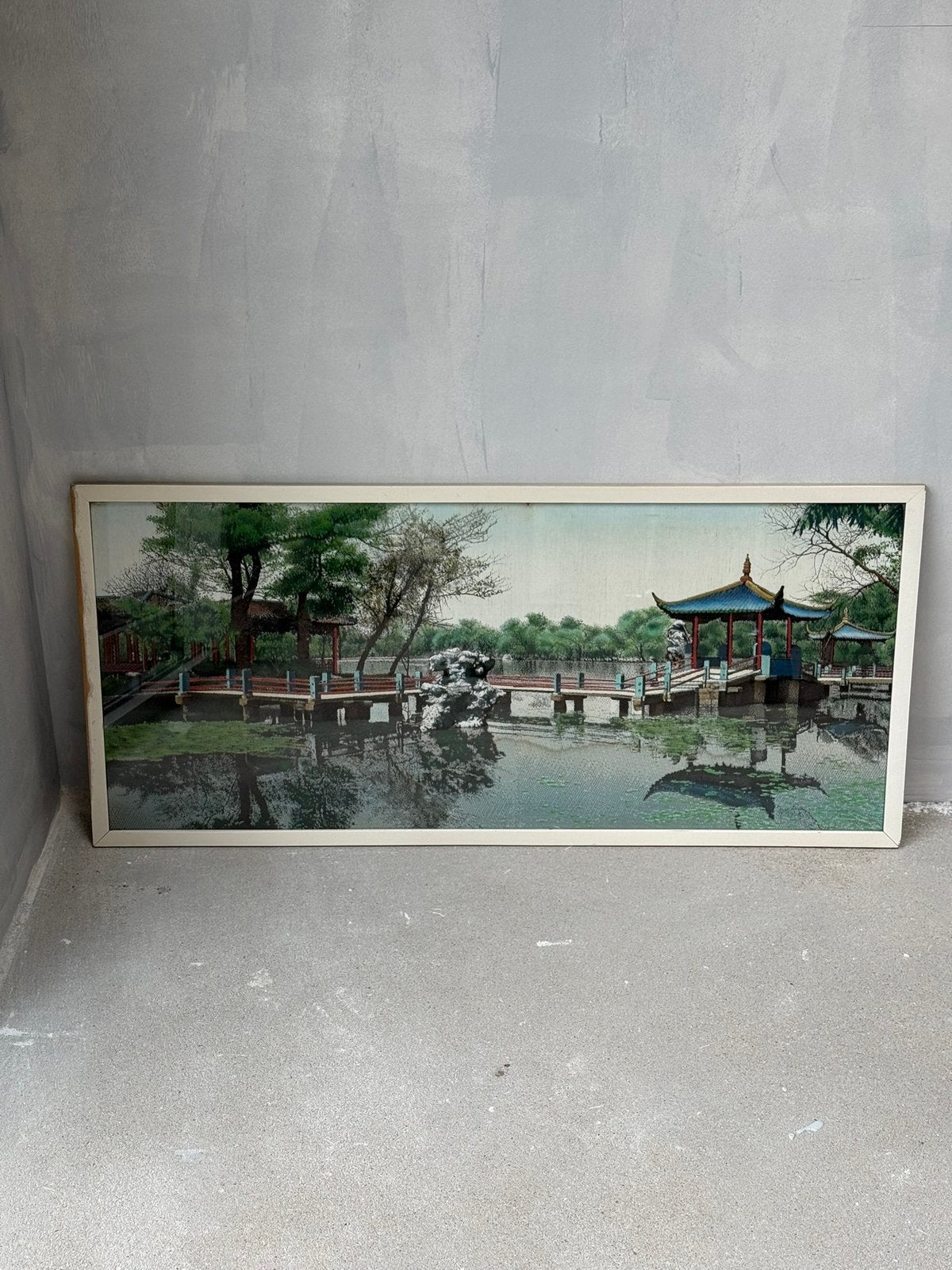 Vintage hand-stitched silk embroidery panel Chinese garden, Huis en Inrichting, Ophalen, Gebruikt, Schilderij, 75 tot 100 cm