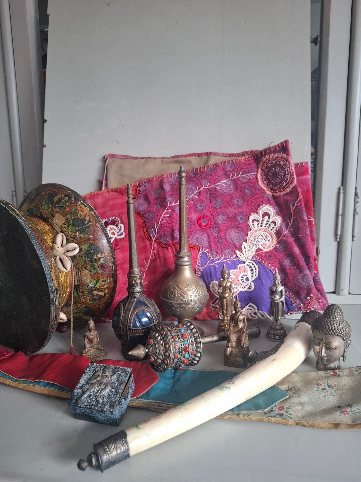 Diverse Tibetaanse en Boeddhistische kunst en gebedsobjecten, Antiek en Kunst, Tibet, Ophalen of Verzenden, Geschilderd, Metaal