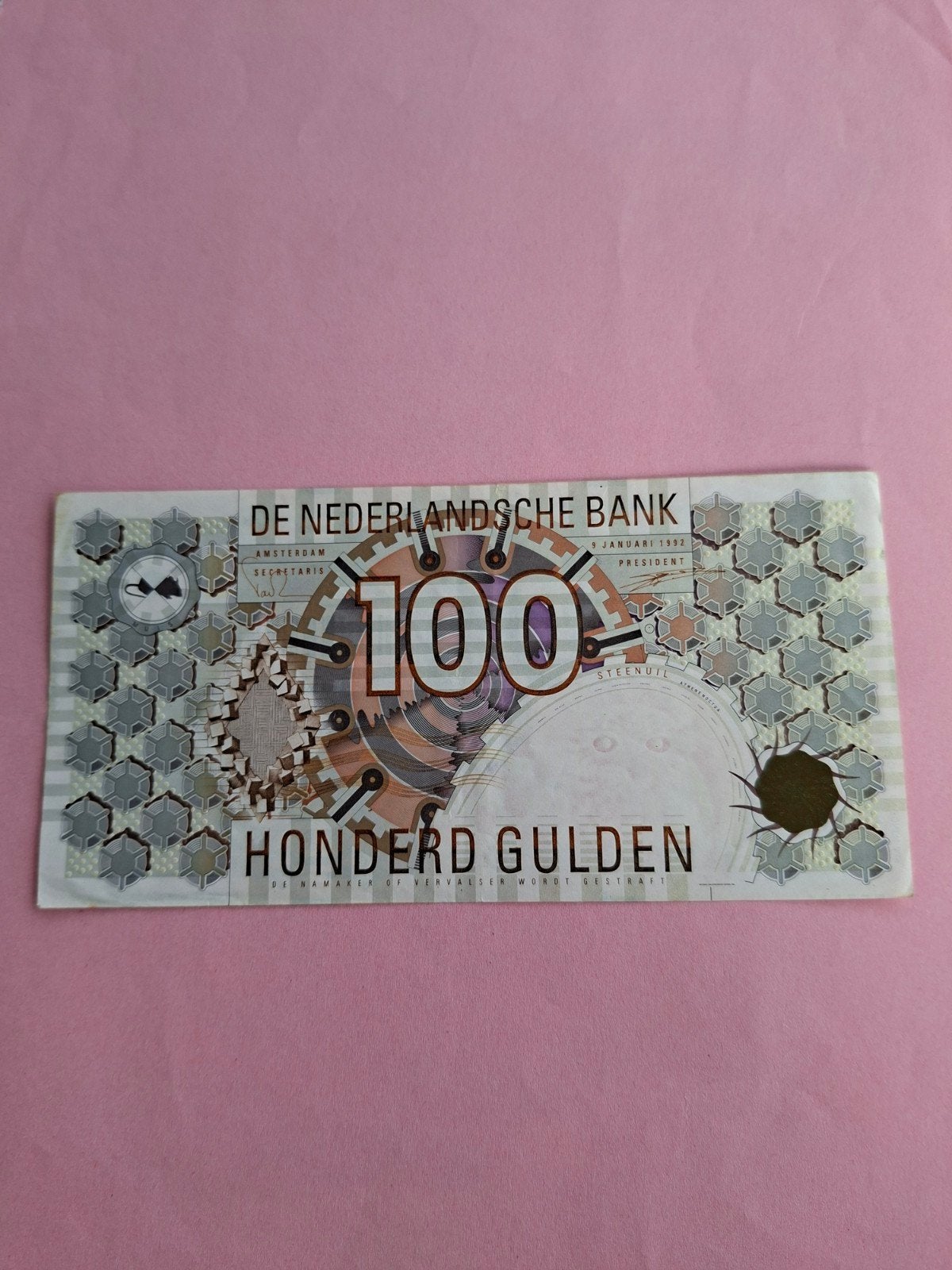 100 gulden Steenuil uit 1992 in UNC
Serie nummer 1377257926, Postzegels en Munten, Bankbiljetten | Nederland, Ophalen of Verzenden