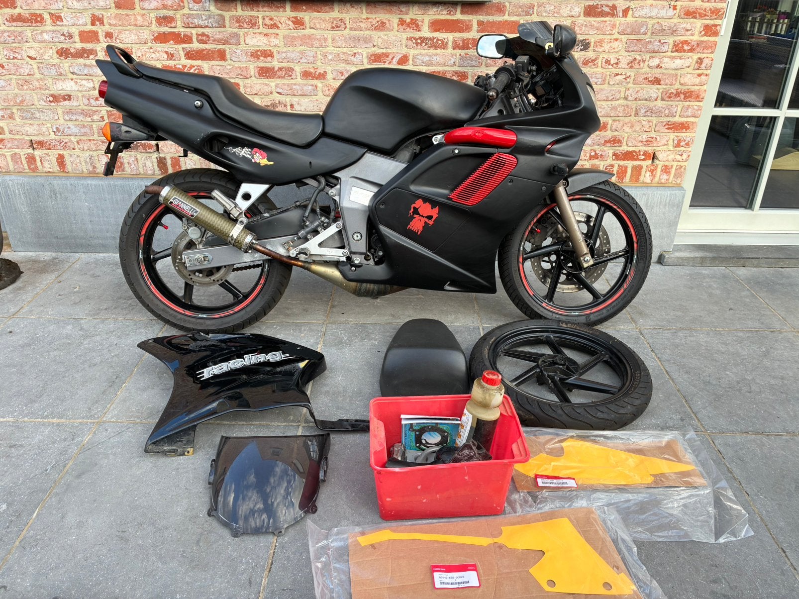 Honda nsr 2 tact en onderdelen, Ophalen