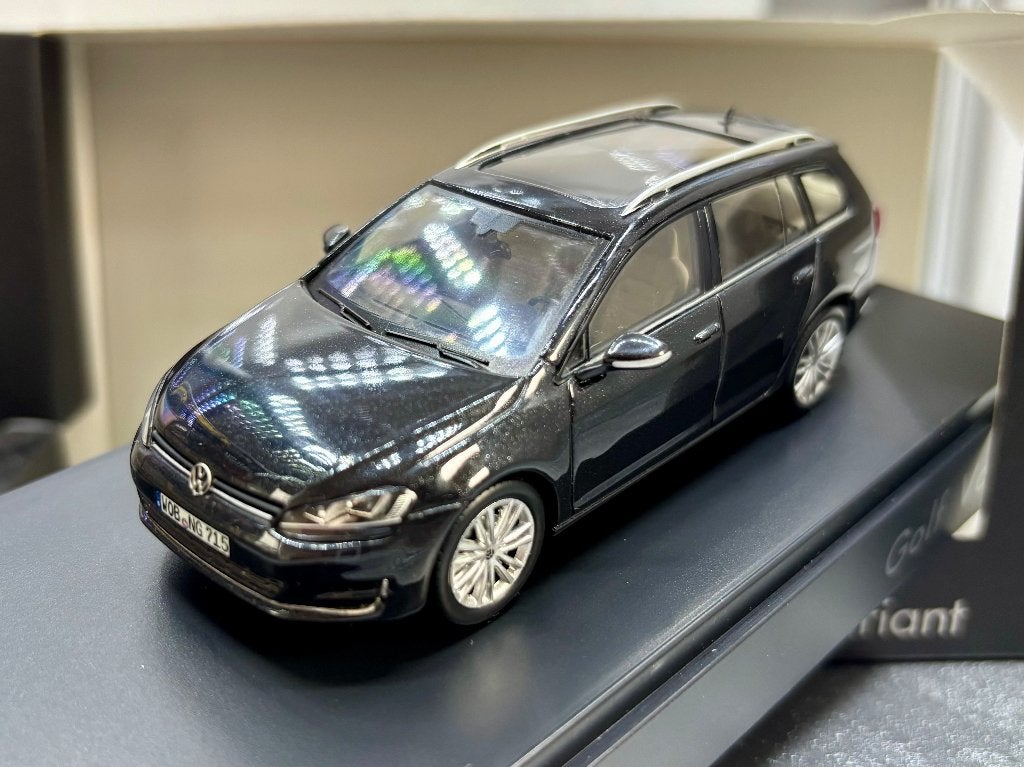 1:43  VW Volkswagen golf 7 variant, Hobby en Vrije tijd, Modelauto's | 1:43, Ophalen of Verzenden, Zo goed als nieuw, Auto, Overige merken