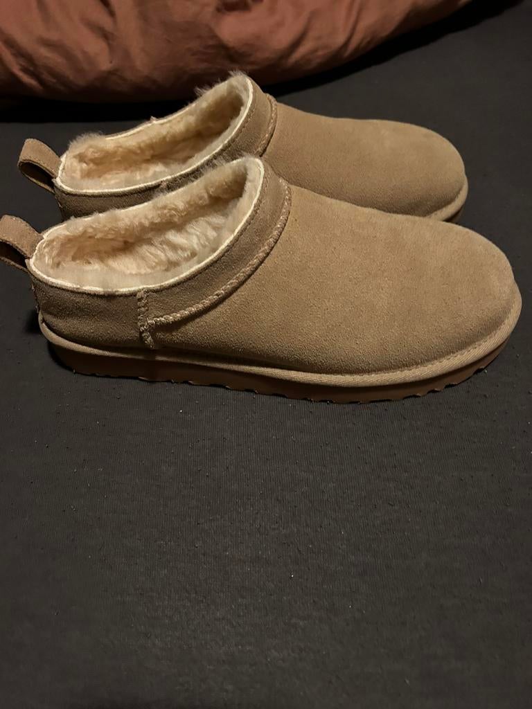 Ugg classic micro beige mt 39, Ophalen of Verzenden, Nieuw, Beige