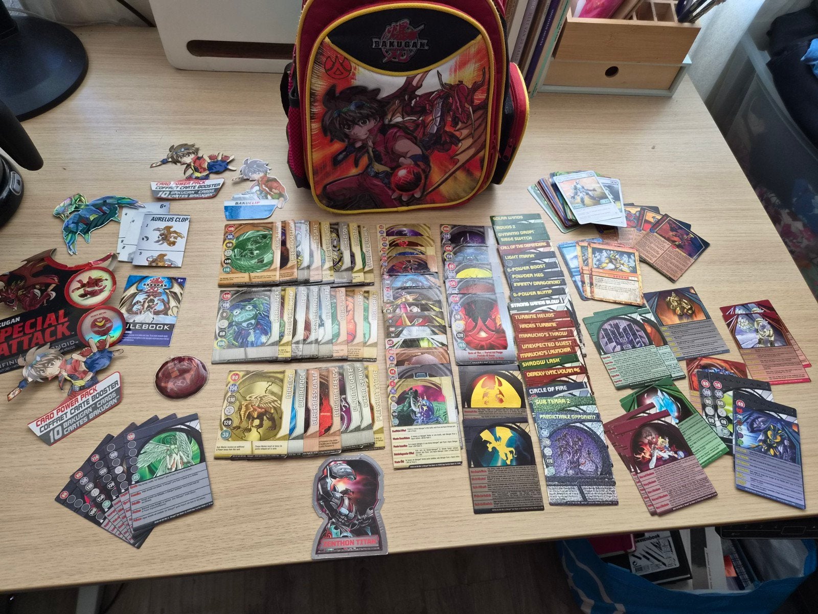 Grote Vintage Bakugan Verzameling (2008) + Officiële rugzak, Hobby en Vrije tijd, Verzamelkaartspellen | Overige, Ophalen of Verzenden