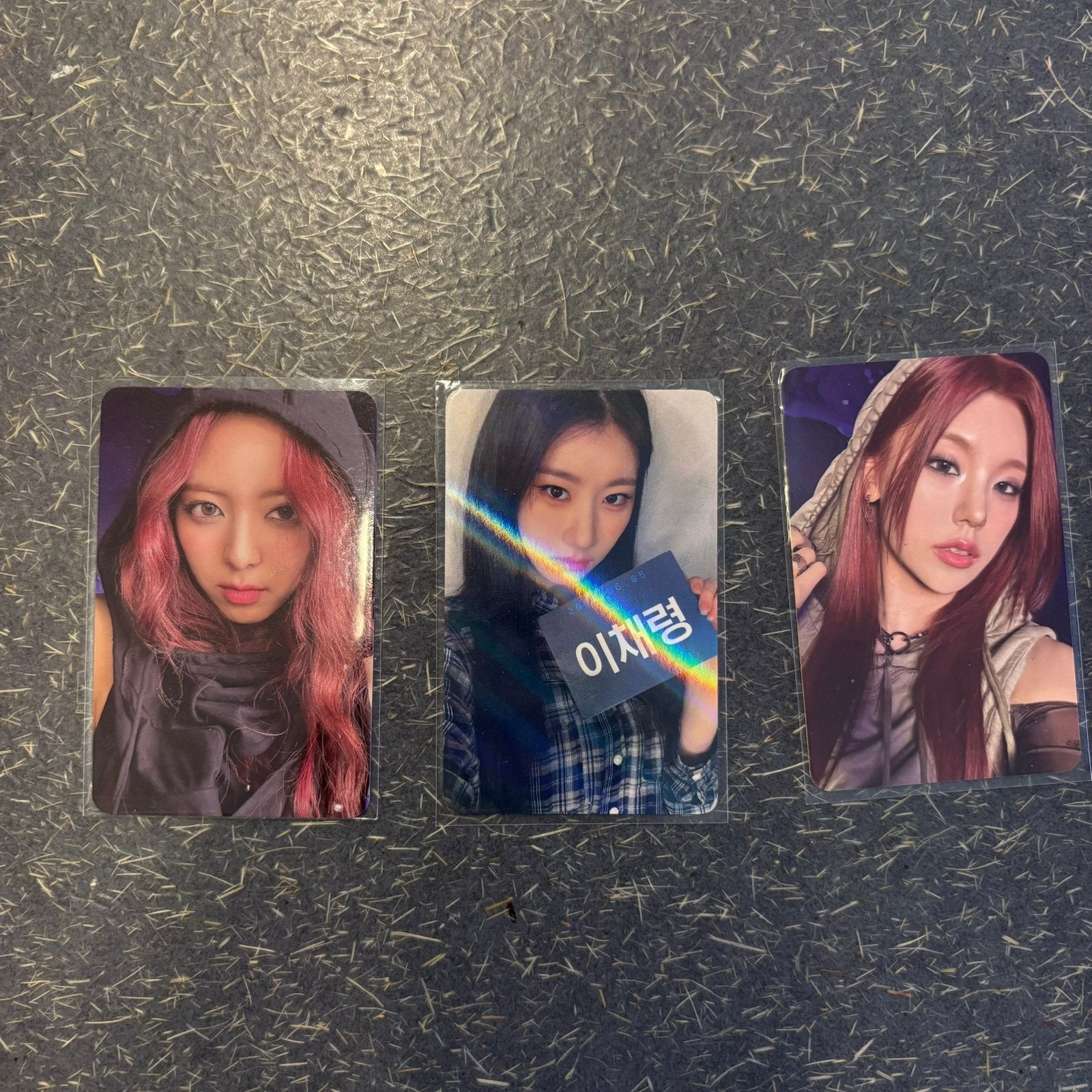 Itzy photocards, Verzenden, Zo goed als nieuw, Foto of Kaart