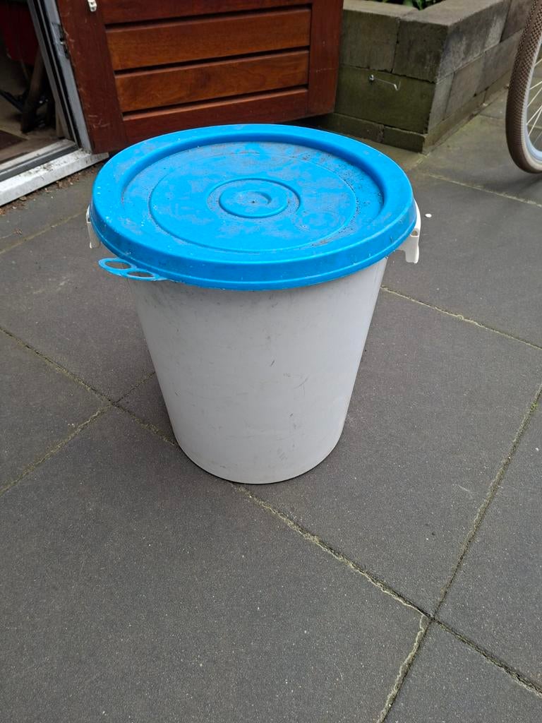 Voerton met deksel, Ophalen of Verzenden