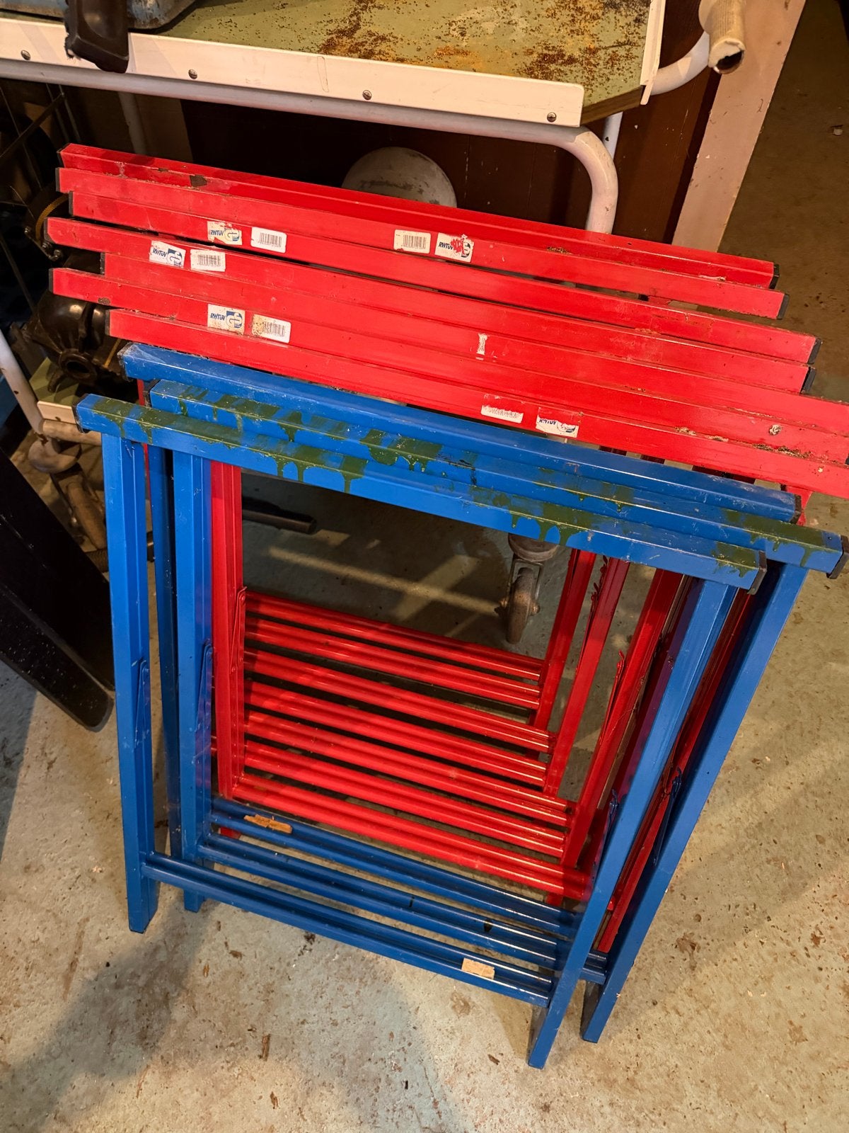 Metalen schragen 79 cm breed en 74 cm hoog - 12 stuks, Gebruikt, 70 tot 120 cm, Ophalen of Verzenden, Nvt