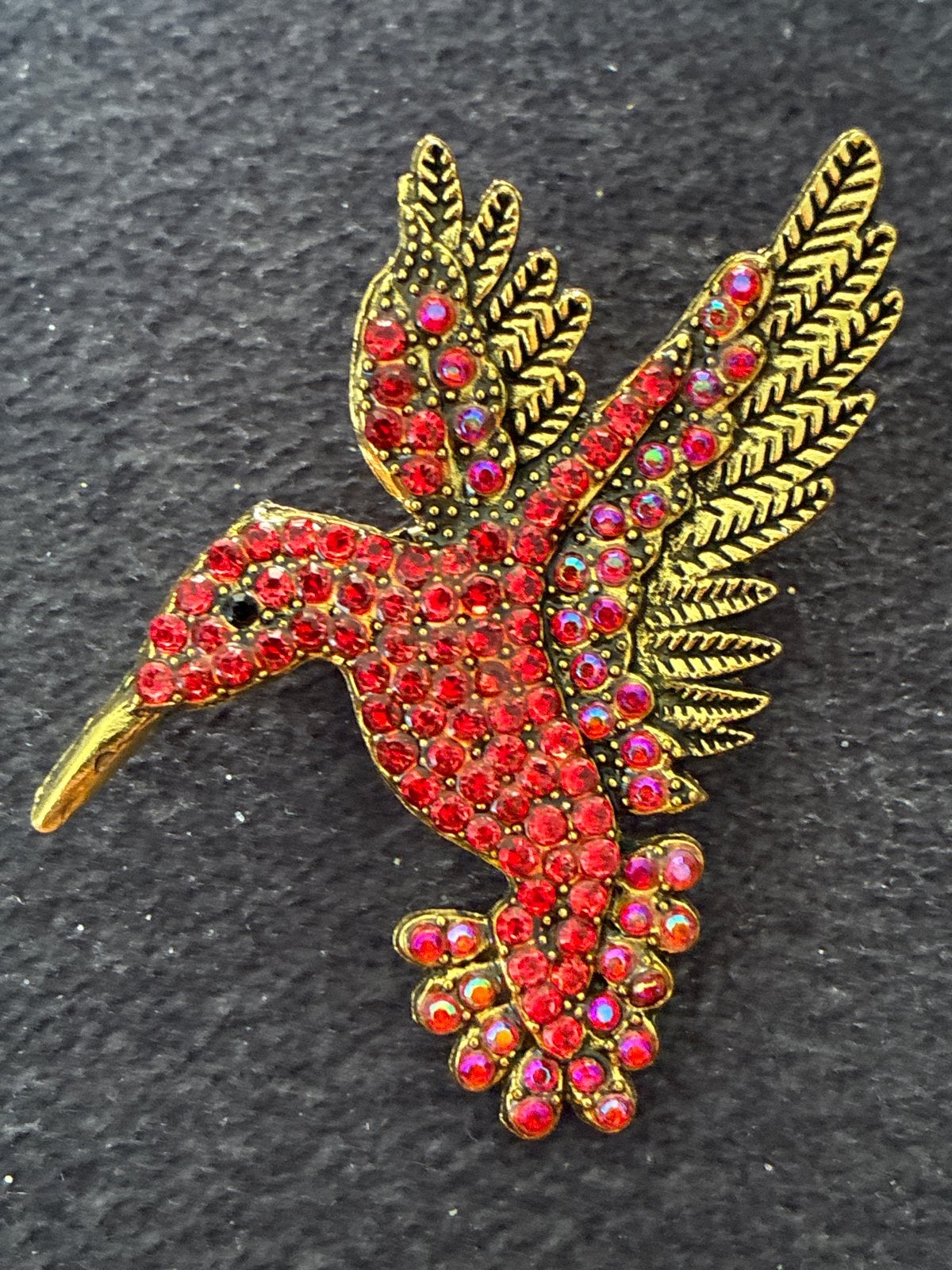 Prachtige Kolibrie Broche met Rode Kristallen, Met kristal, Overige materialen, 4 tot 7 cm, Ophalen of Verzenden