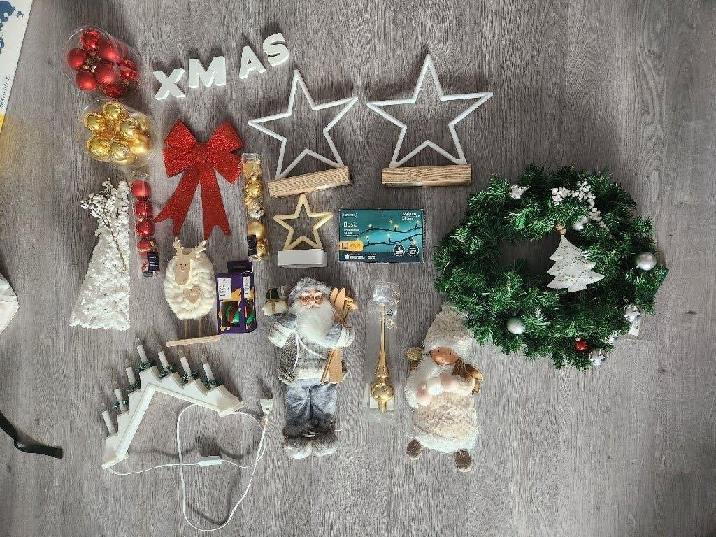 Complete kerstset –kunstkerstboom 210 cm + kerstdecoratie, Ophalen, Zo goed als nieuw