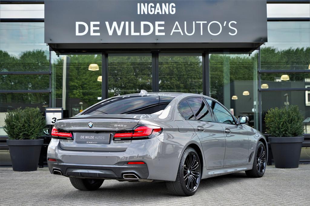 BMW 5 Serie 545e xDrive M-sport SoftClose Harman/Kardon Head, Automaat, Gebruikt, 394 pk, 2000 kg