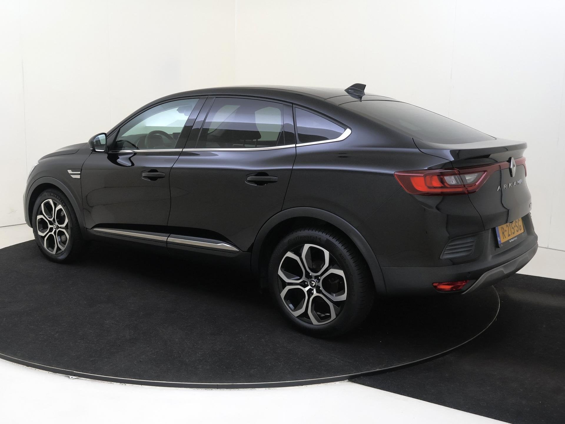 Renault Arkana 1.6 E-Tech Intens 145PK | Navigatie | Apple &, Auto's, Gebruikt, Euro 6, Zwart, Origineel Nederlands