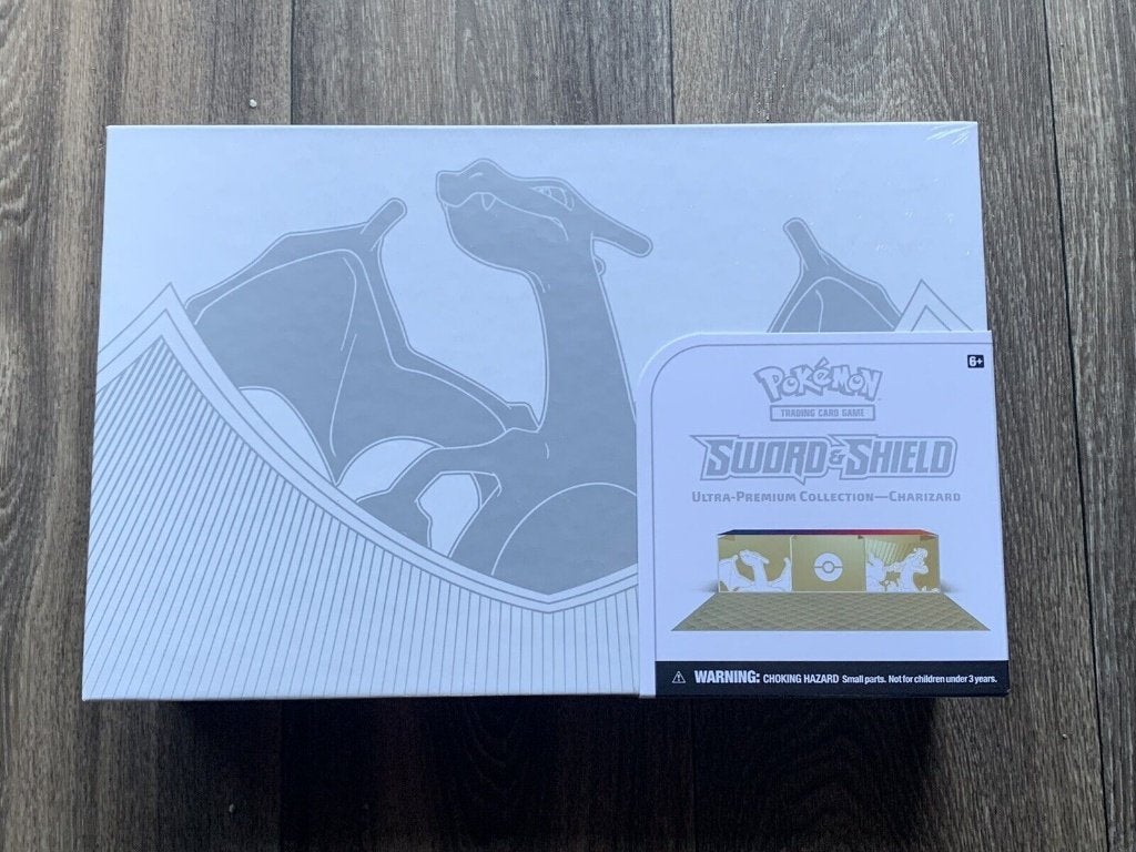 Pokémon charizard upc ultra premium collection box -  sealed, Ophalen of Verzenden, Zo goed als nieuw, Boosterbox, Foil