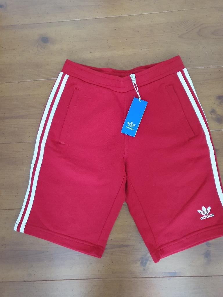 Broek: Adidas korte broek maat xs kleur rood 100% cotton, Ophalen, Kort, Adidas, Nieuw
