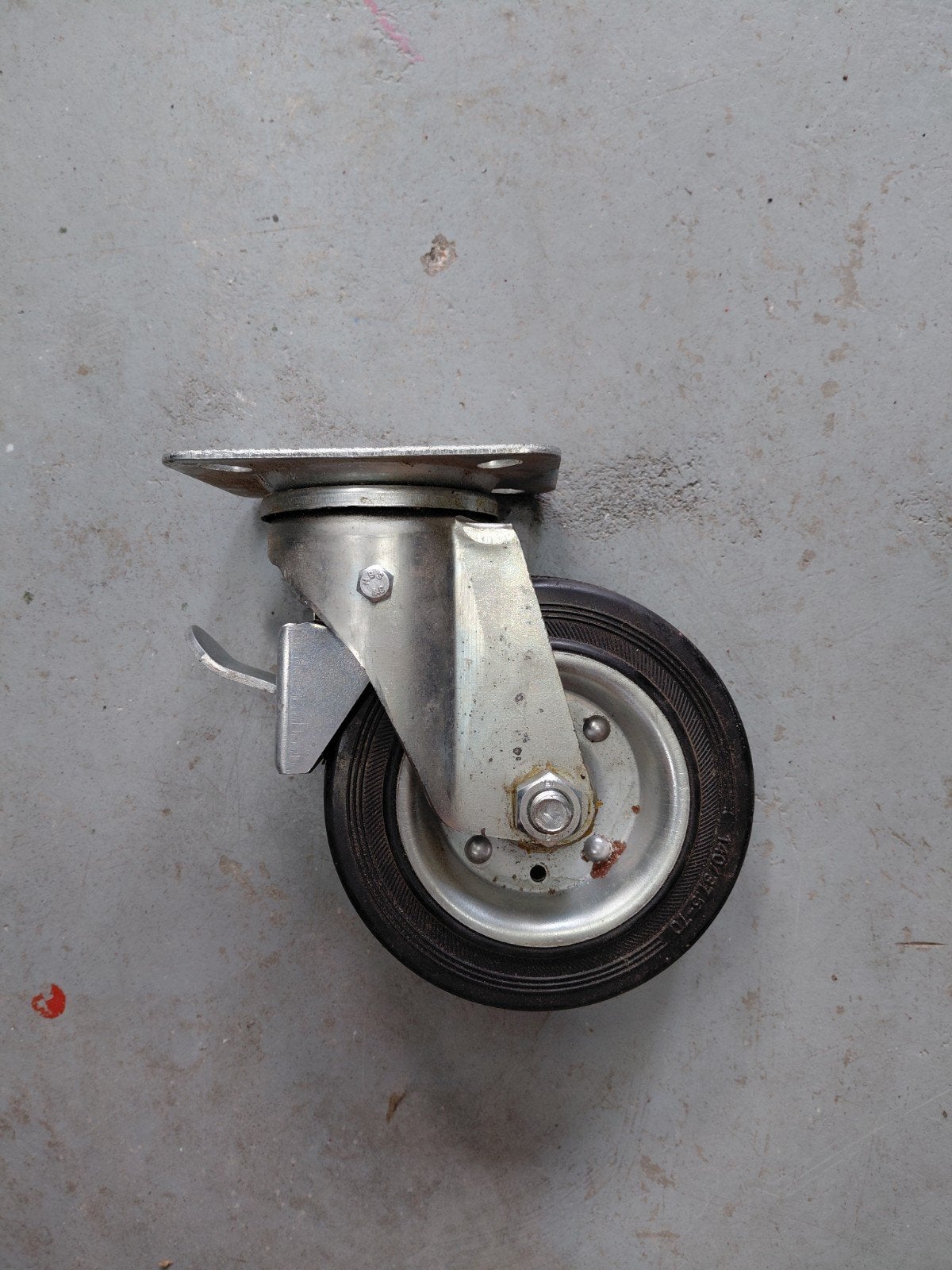 Zwenkwiel rubber Ø140 mm met totaalstop, Ophalen