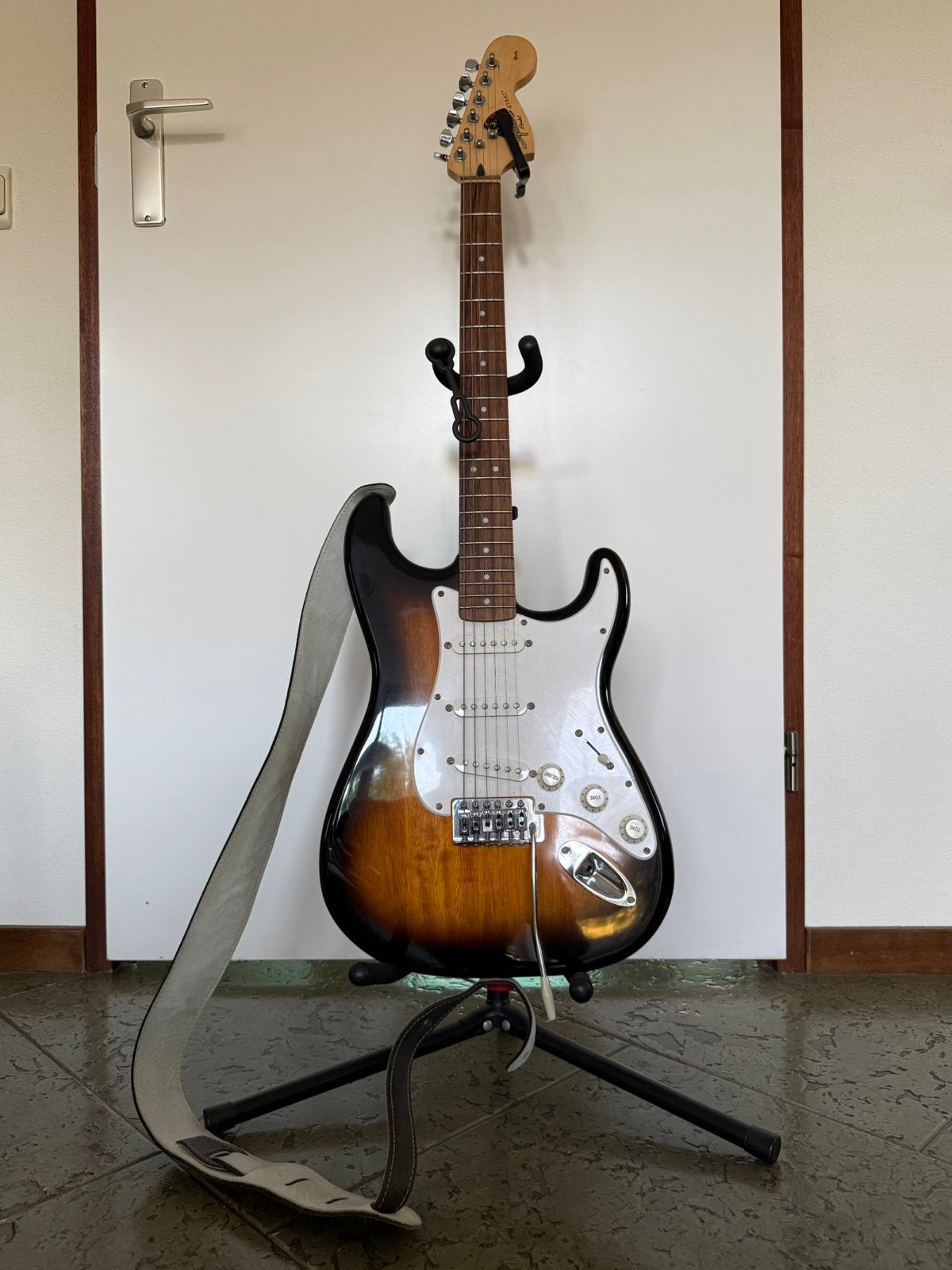 Squier Fender Sunburst Stratocaster Starter Pack, Ophalen, Fender, Gebruikt, Met versterker
