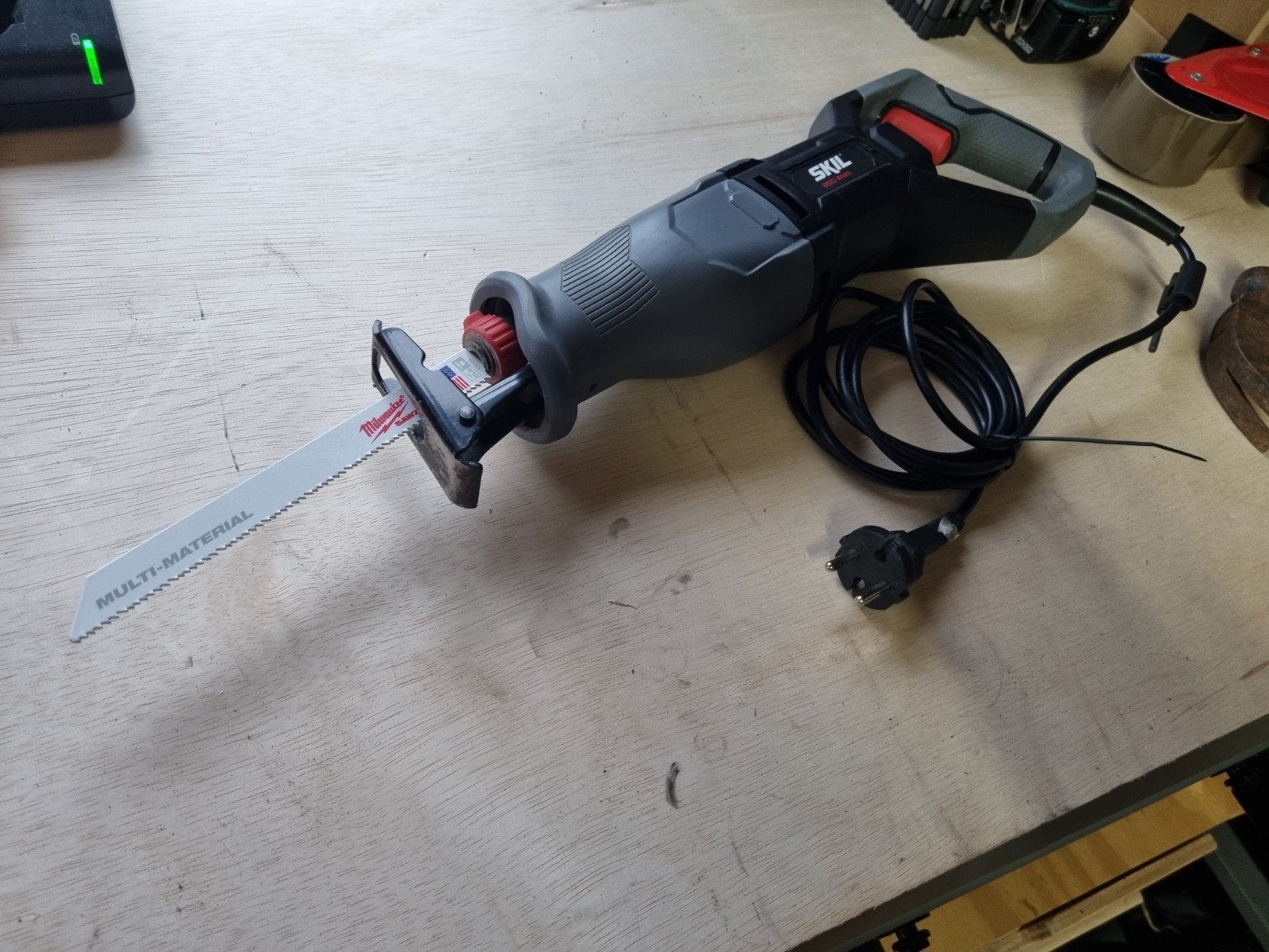Skil 850 Watt Reciprozaag met Snelwissel, Gebruikt, 70 mm of meer, 600 tot 1200 watt, Ophalen of Verzenden