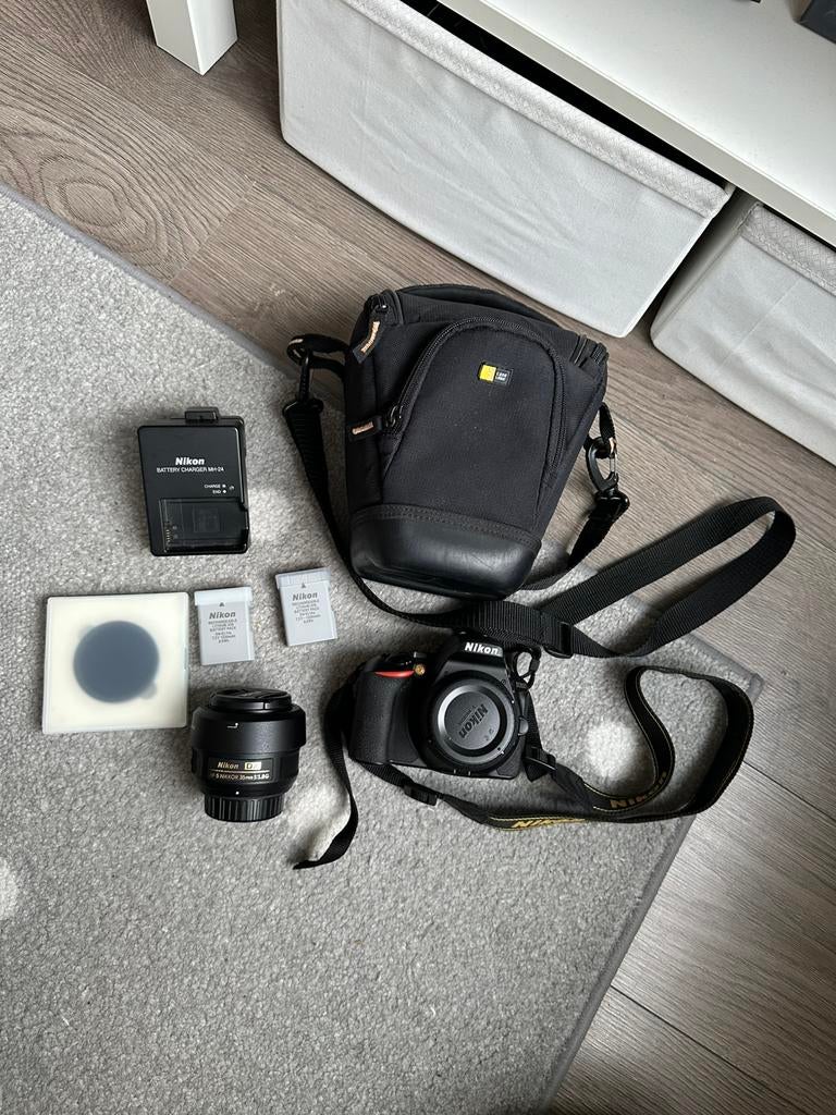 Ik verkoop een Nikon D5600 inclusief accessoires., Ophalen of Verzenden, Zo goed als nieuw, Nikon, Geen optische zoom