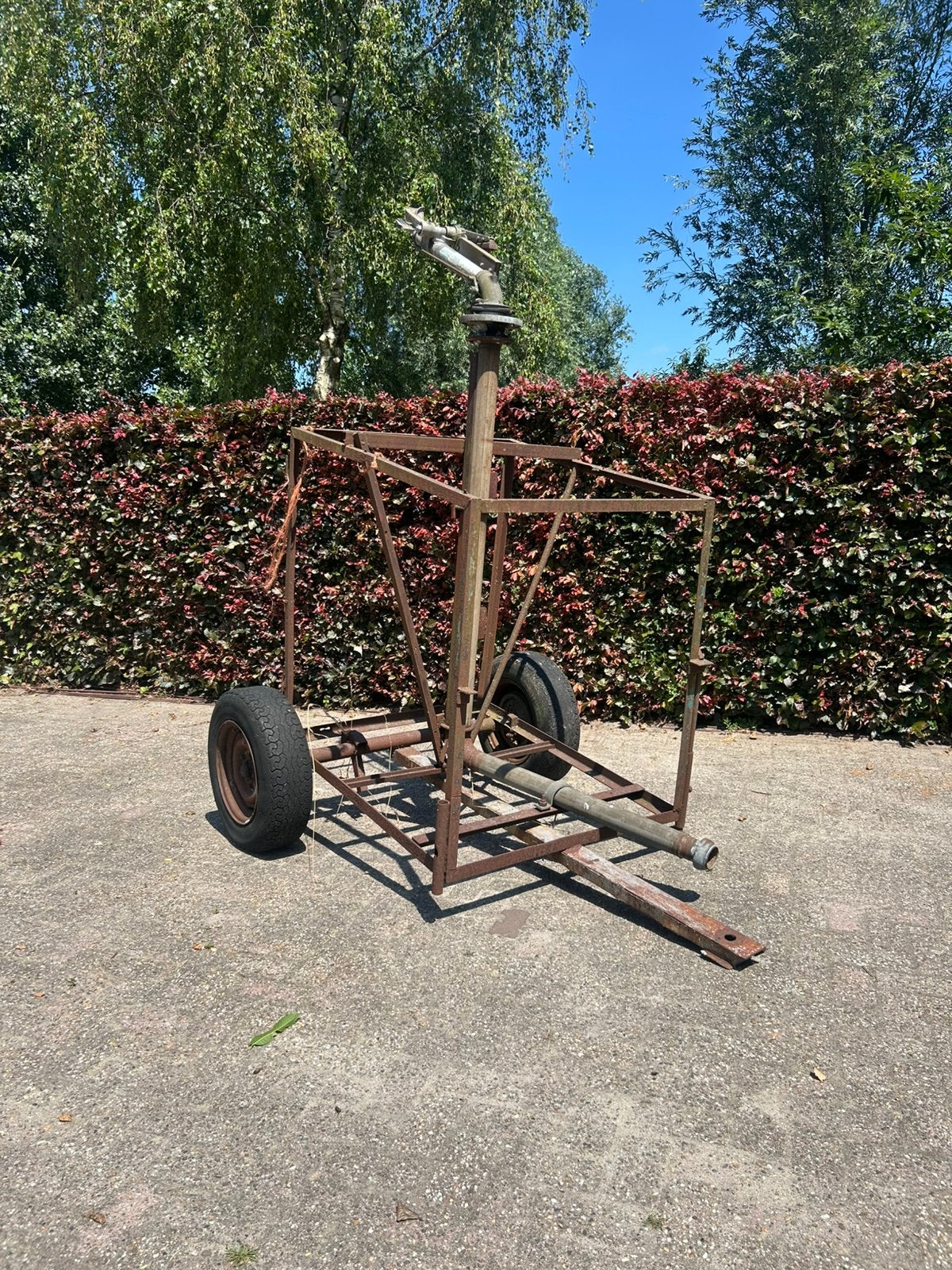 Sproeiwagen met grote klepelsproeier voor beregening, Ophalen