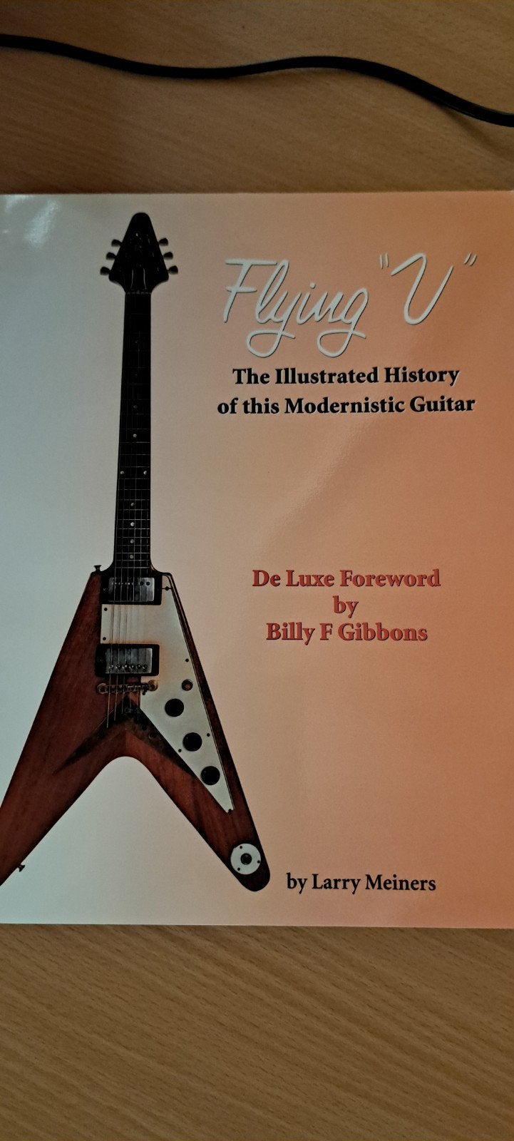 Flying V: The Illustrated History of this Modernistic Guitar, Ophalen of Verzenden