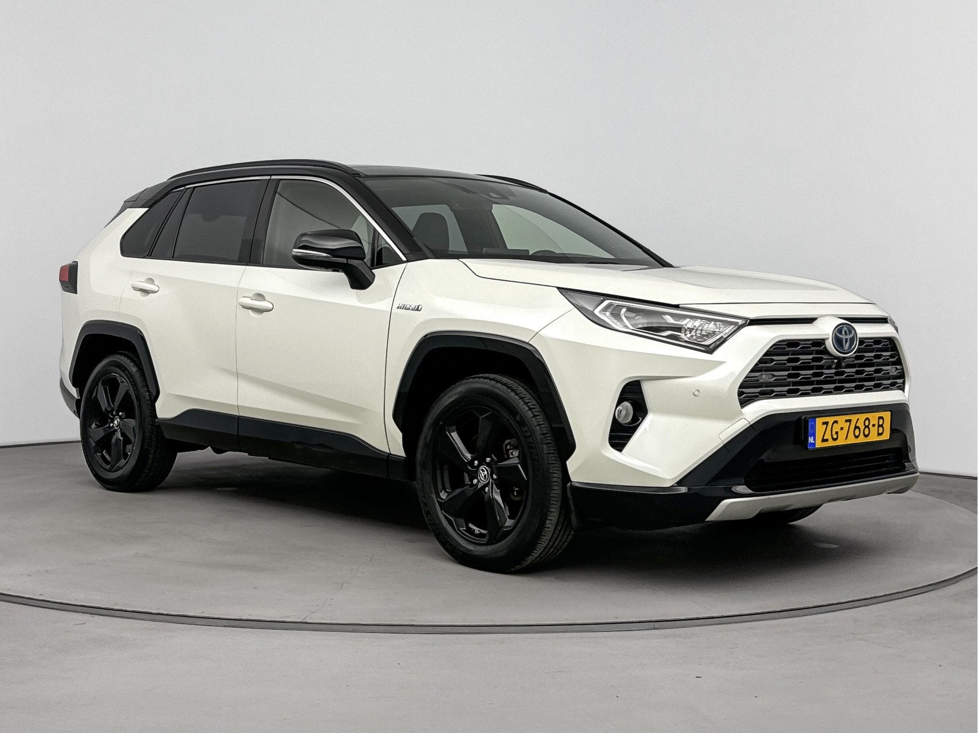 Toyota RAV4 2.5 Hybrid Bi-Tone Innovation Pack | Panorama Sc, Gebruikt, Zwart, 4 cilinders, Leder en Stof