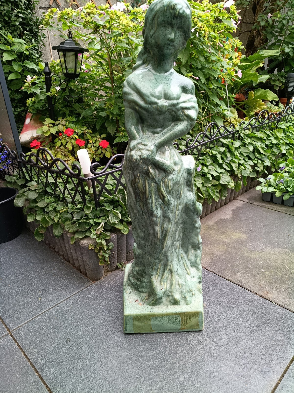 Groene Vrouwenbeeld - 75 cm, Geglazuurd, Steen of Keramiek, Beeld, Groen