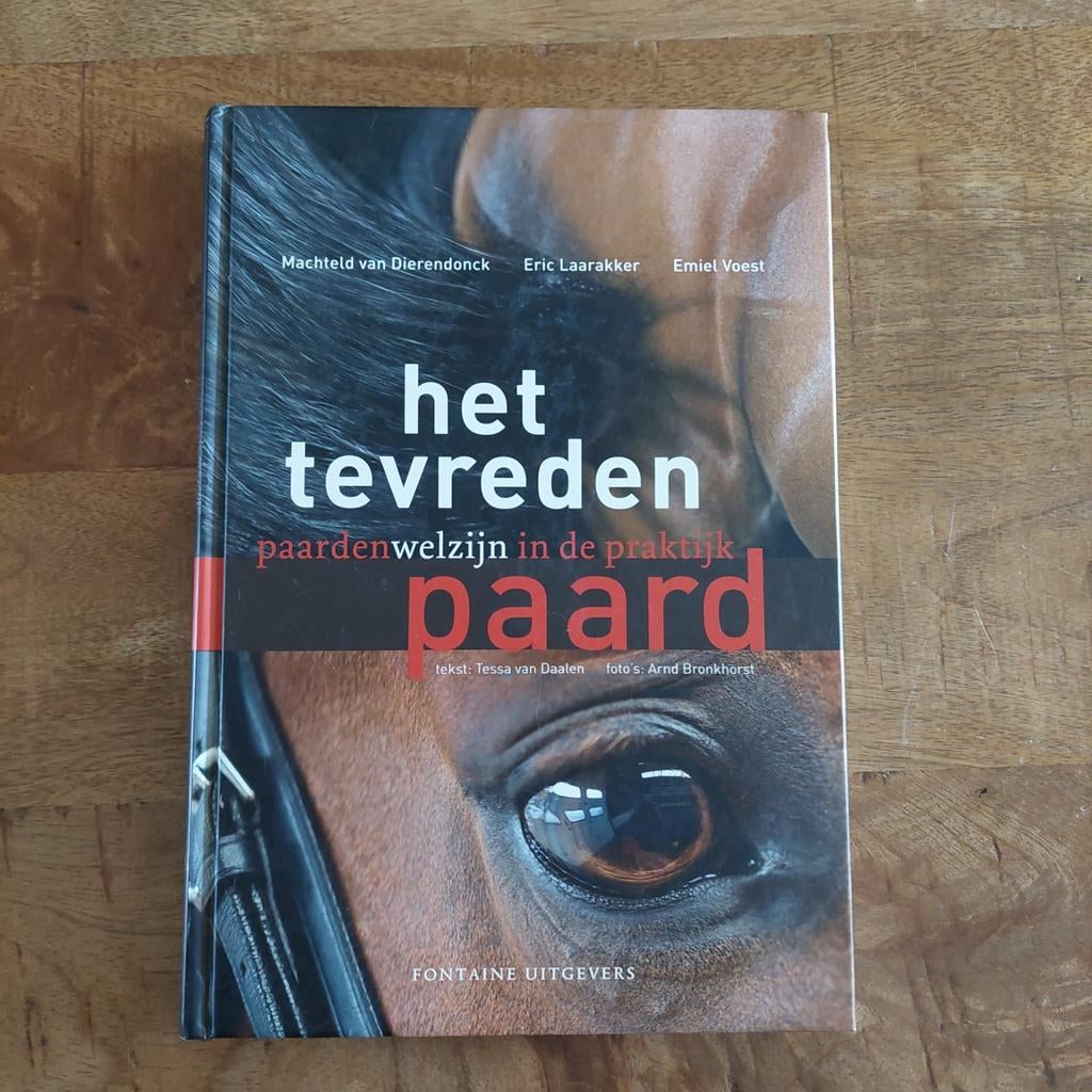 Het Tevreden Paard: Paardenwelzijn in de Praktijk, Ophalen of Verzenden, Zo goed als nieuw, Paarden of Pony's, Machteld van Dierendonck, Eric Laarakker, Emiel Voest