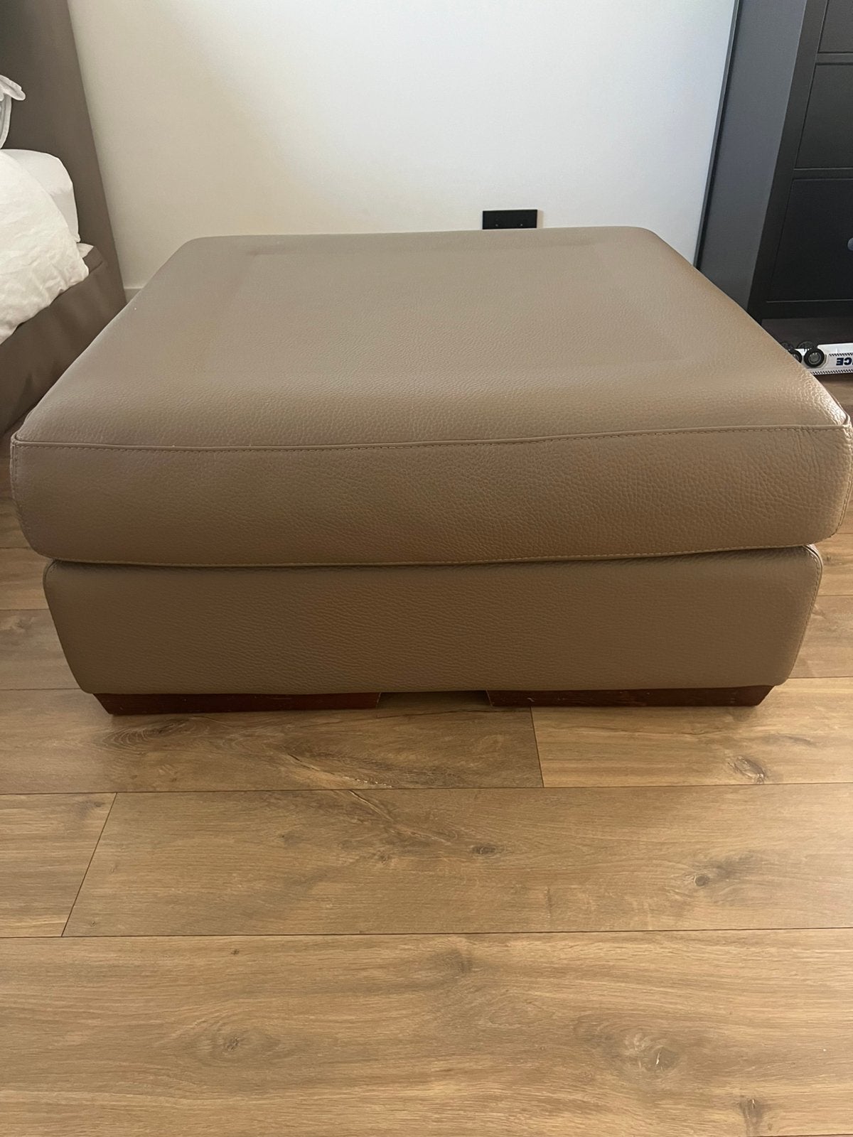 Te koop. Leren hocker/poef, Ophalen, Zo goed als nieuw, Vierkant, 75 tot 100 cm