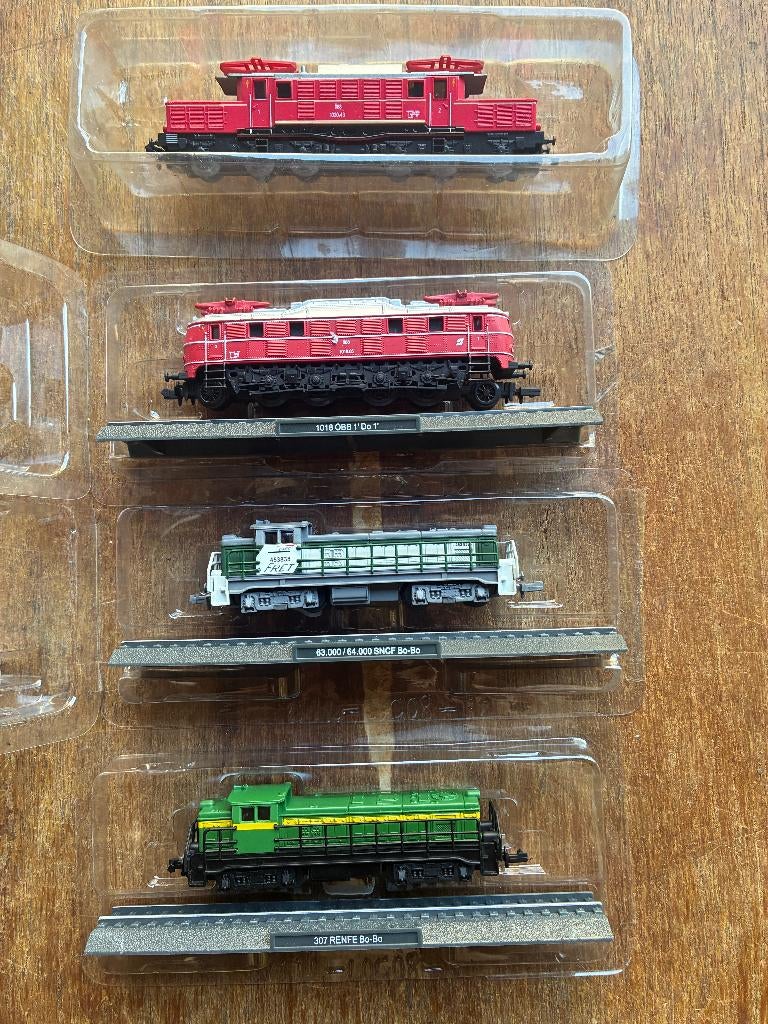 LOSSE VERKOOP ; N spoor locomotiefjes  4 stuks , zie foto's, Overige merken, Locomotief, Gelijkstroom of Wisselstroom, Nieuw