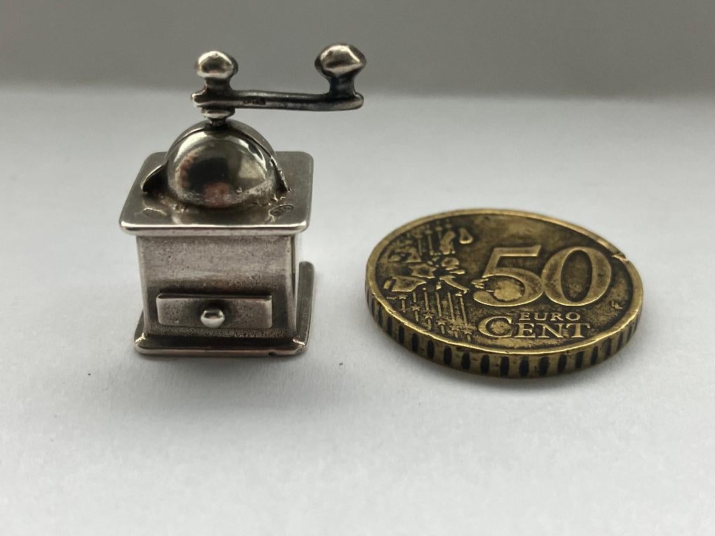 Zilveren miniatuur koffiemolen, Verzenden, Zilver