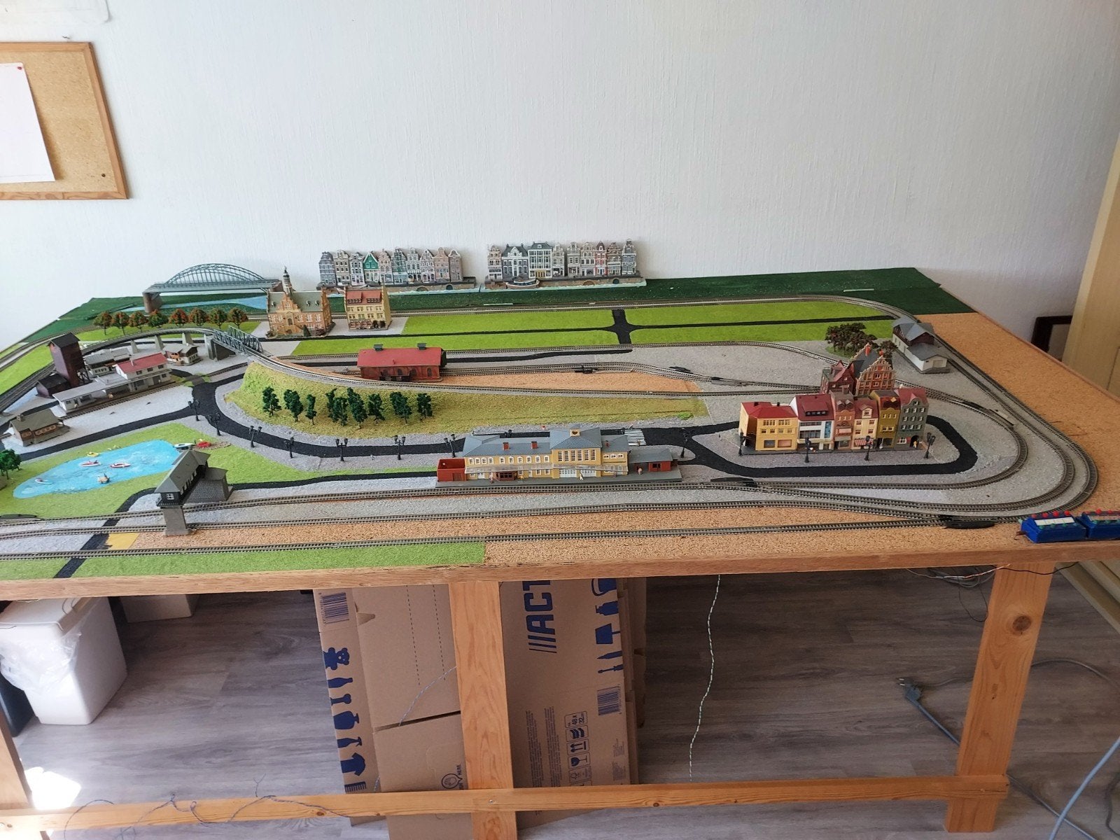 Grote modelspoorbaan met diverse treinen en accessoires, Ophalen, Gelijkstroom, Fleischmann, NS