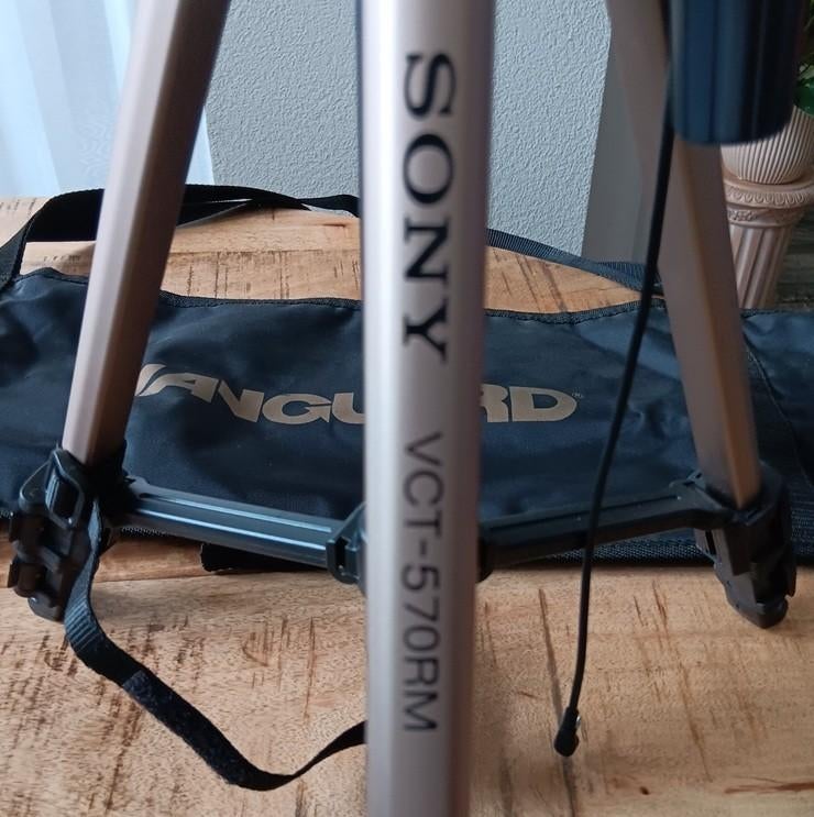 Sony statief VCT570-RM, Zo goed als nieuw, Minder dan 150 cm, Met balhoofd, Ophalen of Verzenden