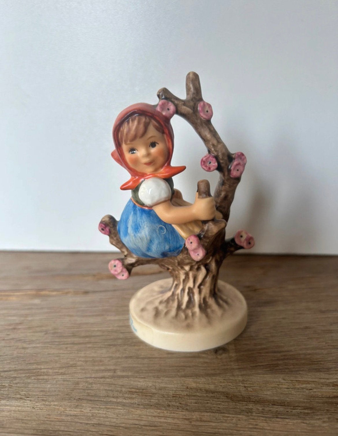 Goebel hummeltje 141 3/0  Fruhling, Apple tree girl, Ophalen of Verzenden, Gebruikt, Hummel