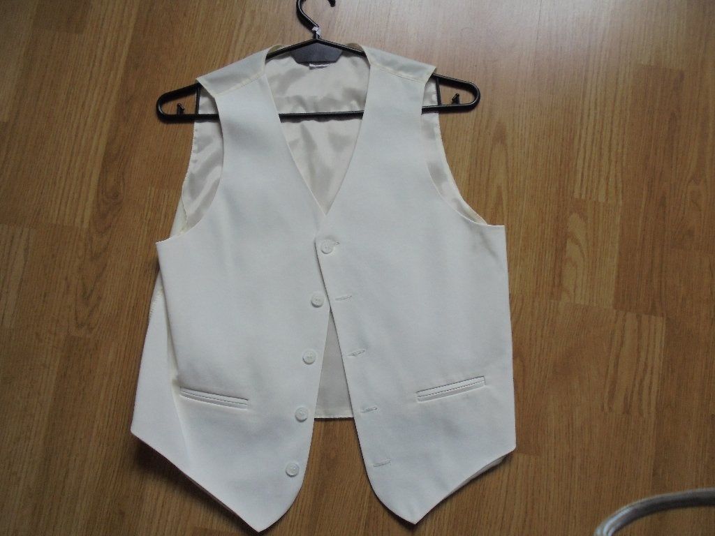 ivoorkleurig giletje, Kinderen en Baby's, Kinderkleding | Maat 122, Ophalen of Verzenden, Zo goed als nieuw, Jongen, Overige typen