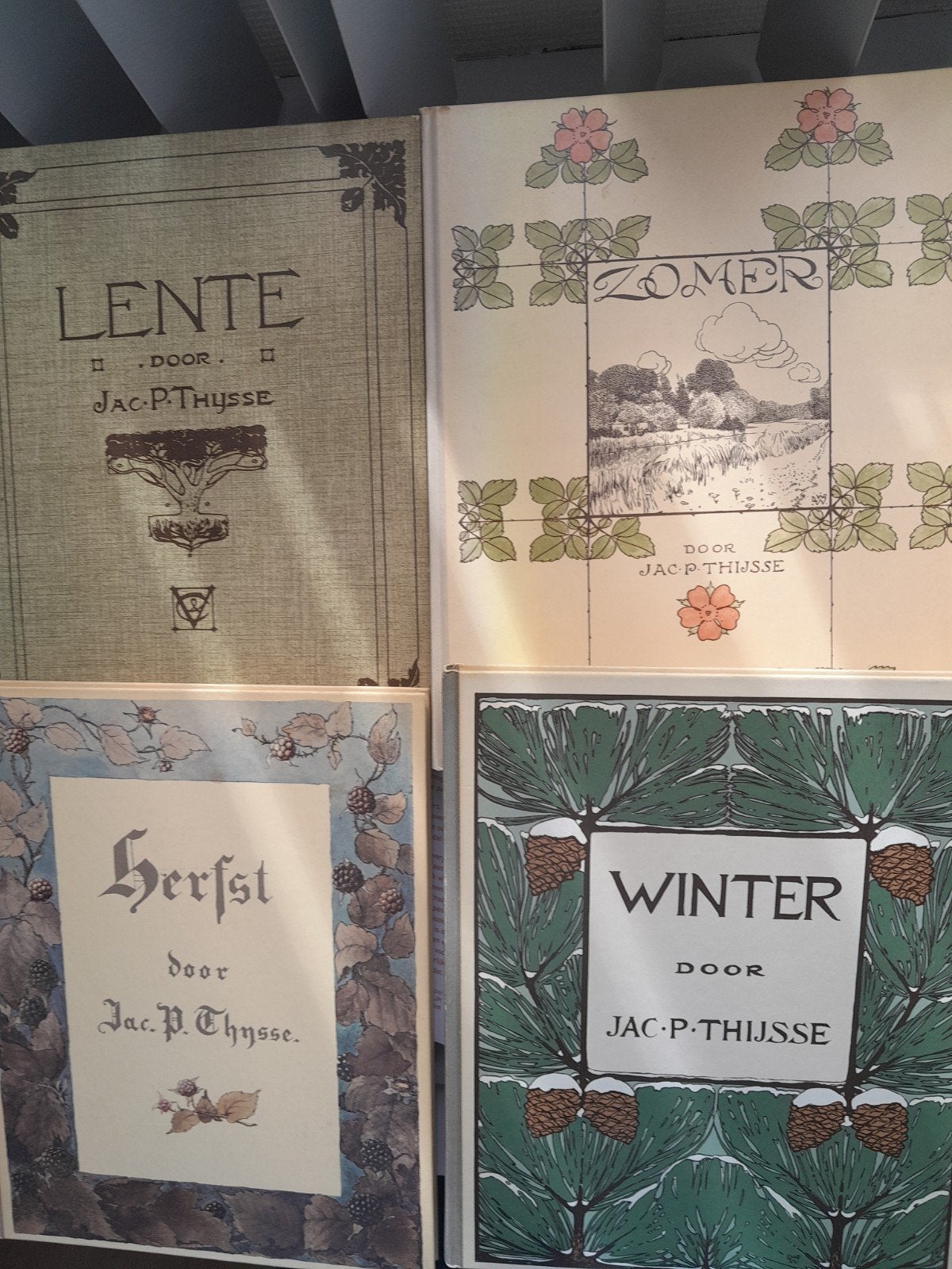 4 seizoenen albums van Jac.P. Thijsse, Boeken, Prentenboeken en Plaatjesalbums, Ophalen, Zo goed als nieuw