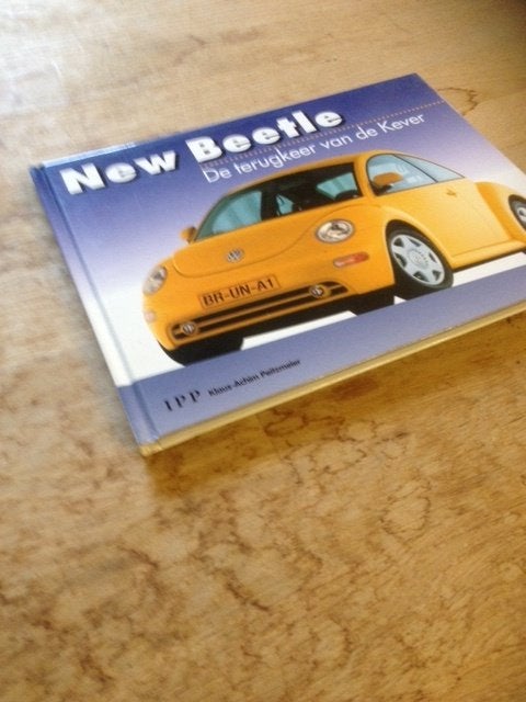 Boek: New Beetle - De terugkeer van de Kever, Klaus Achim Peitzmeier, Ophalen of Verzenden, Zo goed als nieuw, Volkswagen