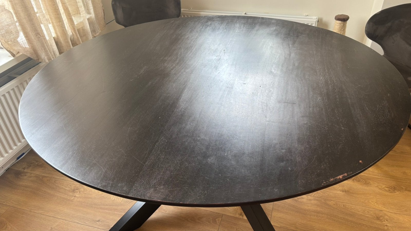 Eetkamertafel Bruutz - Urban Sofa mangohout zwart dia 150cm, Ophalen, Zo goed als nieuw, Rond, 100 tot 150 cm