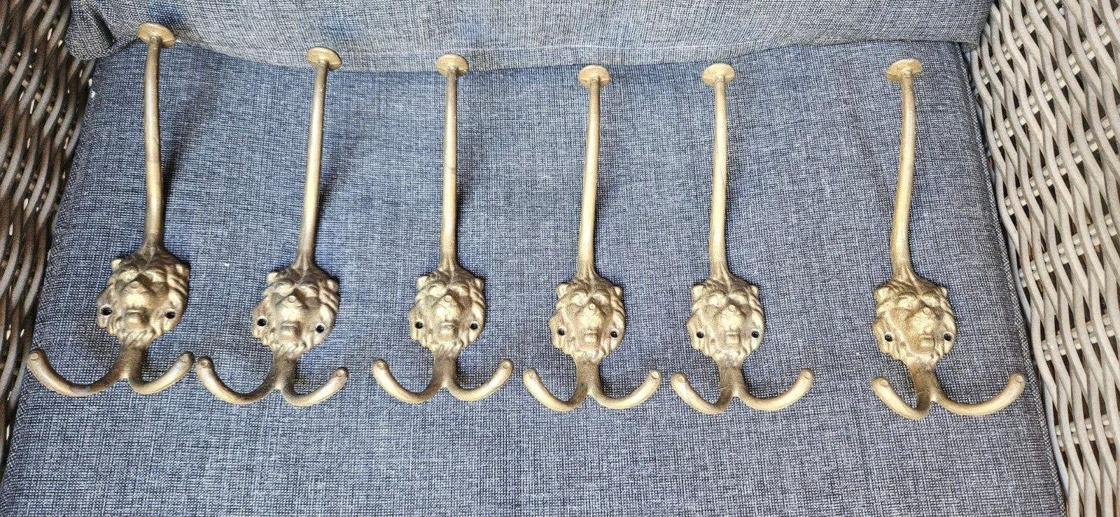 Set van 6 antieke messing kapstokhaken met leeuwenkop, Gebruikt, Wandhaken, Ophalen of Verzenden, Minder dan 100 cm