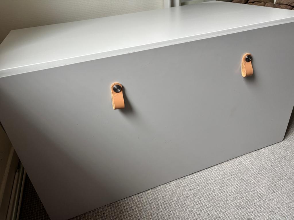 Ikea Småstad Speelgoedkist - Wit/Grijs met Leren Handvatten, Ophalen, Gebruikt, 105 cm of meer, 75 tot 100 cm