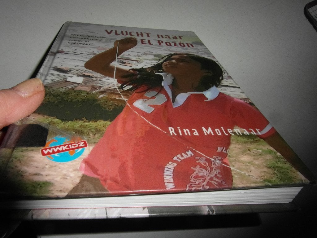 Vlucht naar El-Pozon ,  Rina Molenaar, Boeken, Ophalen of Verzenden, Zo goed als nieuw, Non-fictie