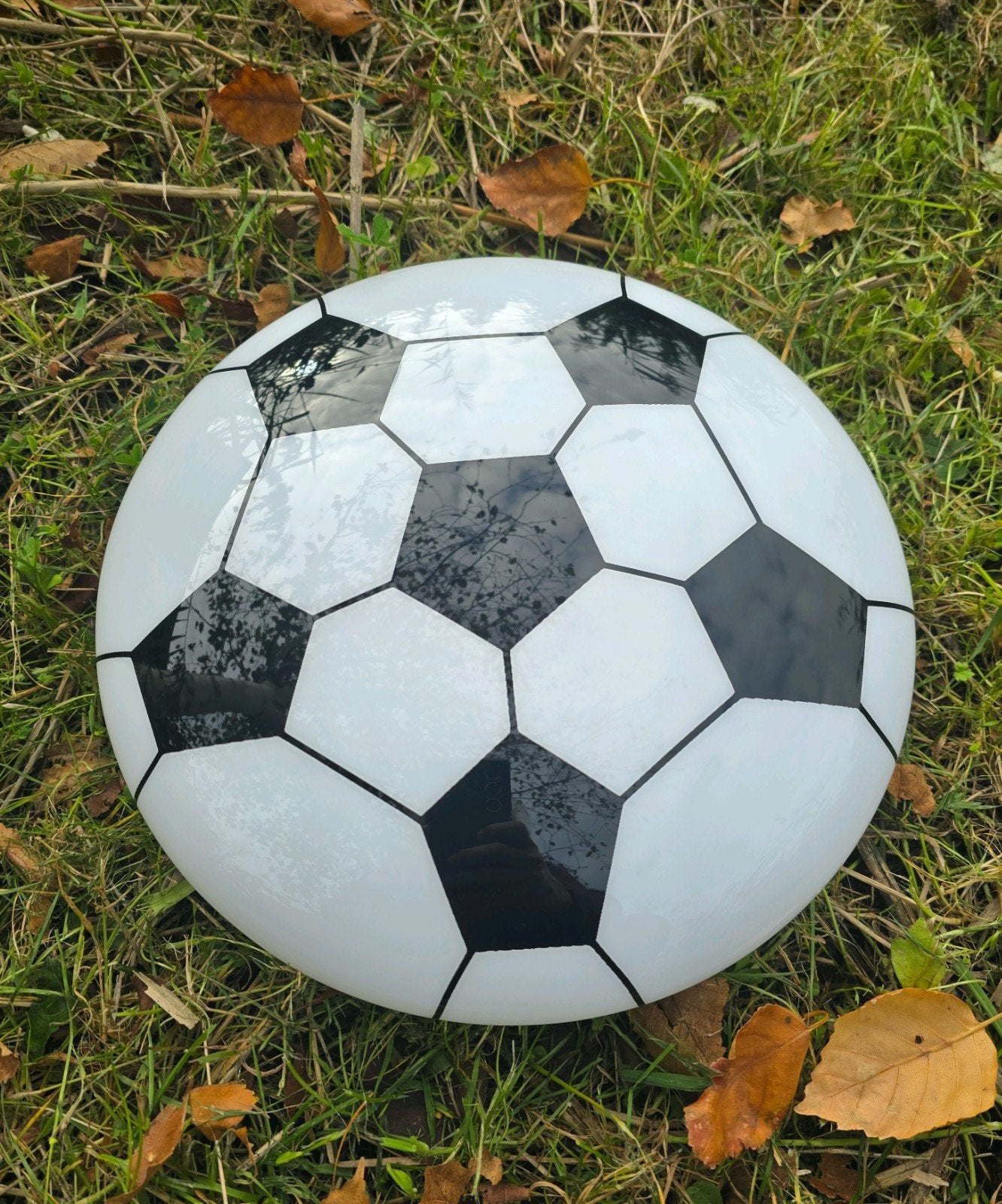 Hippe plafondlamp met voetbal design, Kunststof, LED, Ophalen of Verzenden, Zo goed als nieuw