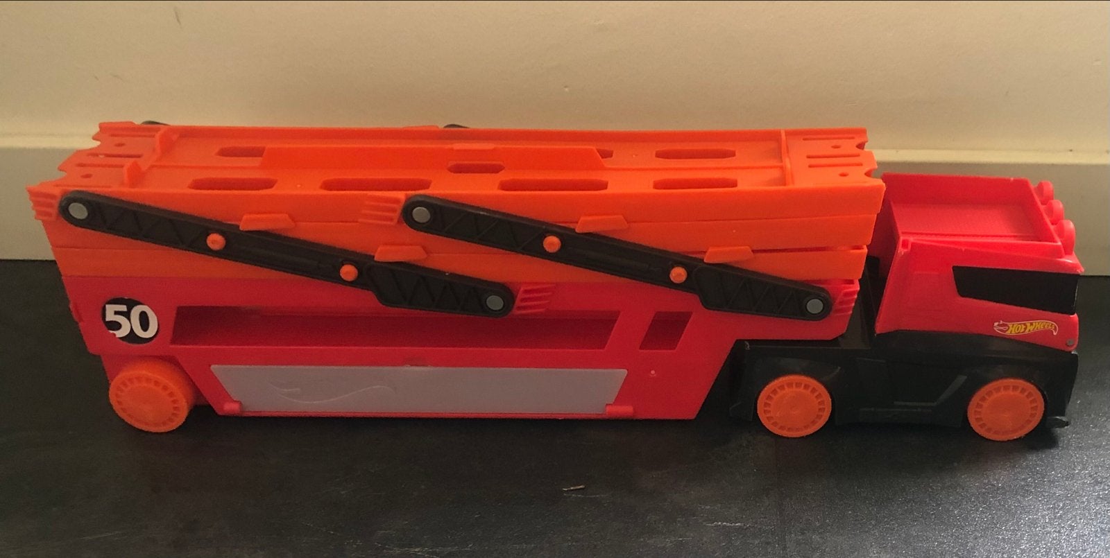 Hot Wheels Mega Hauler vrachtwagen met 50 auto's, Ophalen of Verzenden, Gebruikt