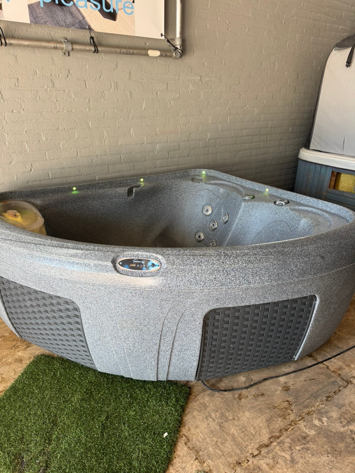 Leuke 2pers dreammaker spa leveren is mogelijk, Ophalen of Verzenden, Gebruikt